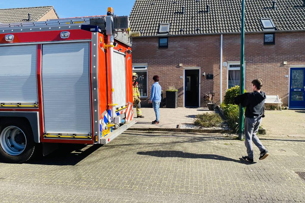 Veel rook uit woning na brand