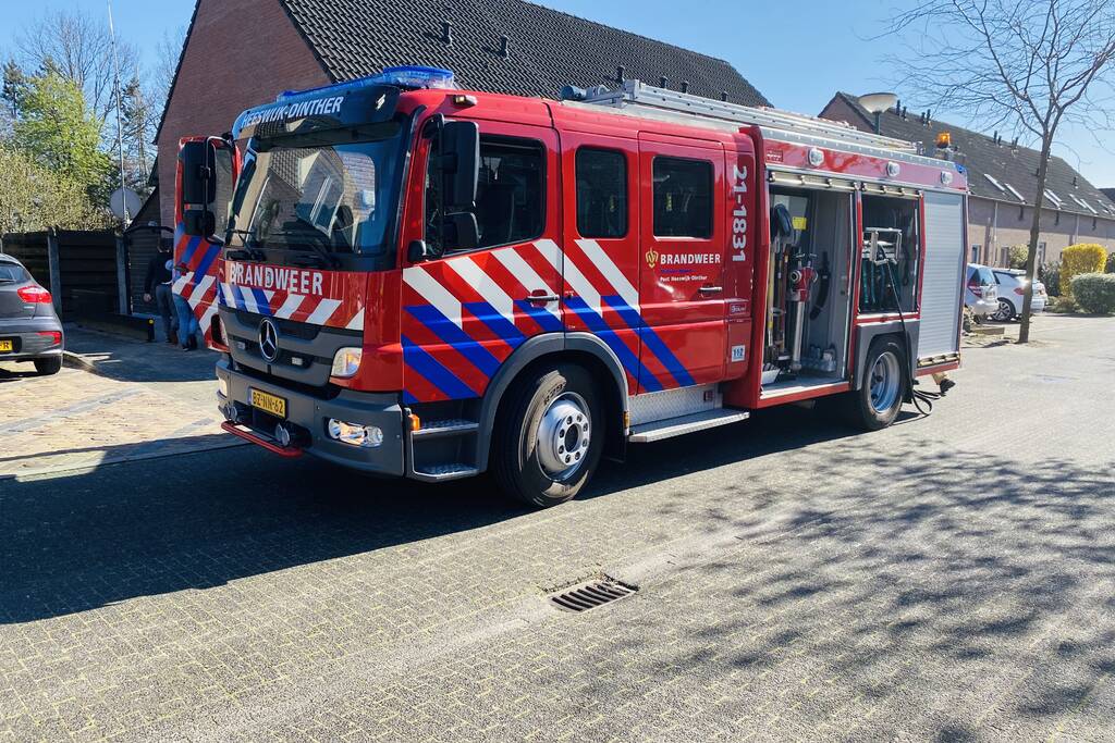 Veel rook uit woning na brand