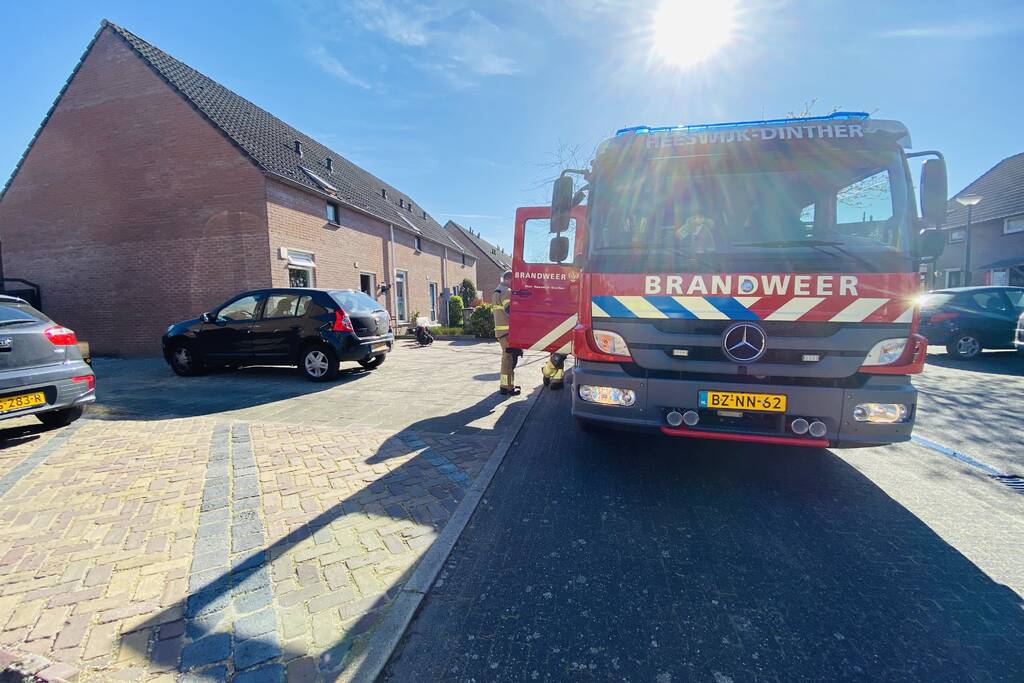 Veel rook uit woning na brand