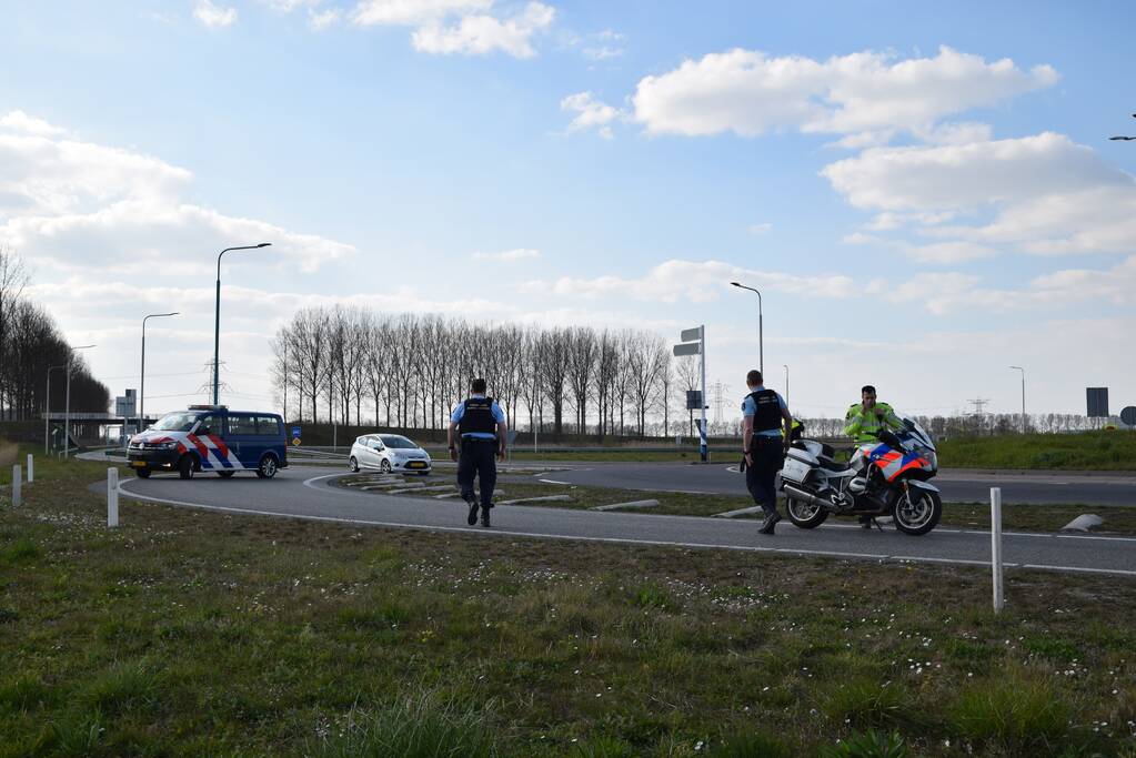 Motorrijder gaat onderuit en raakt gewond