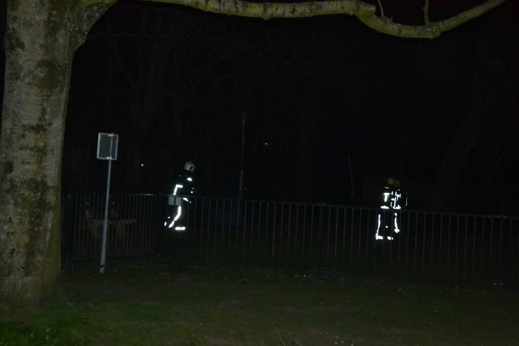 Lantaarnpaal vliegt in brand