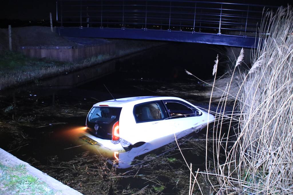 Auto te water geraakt