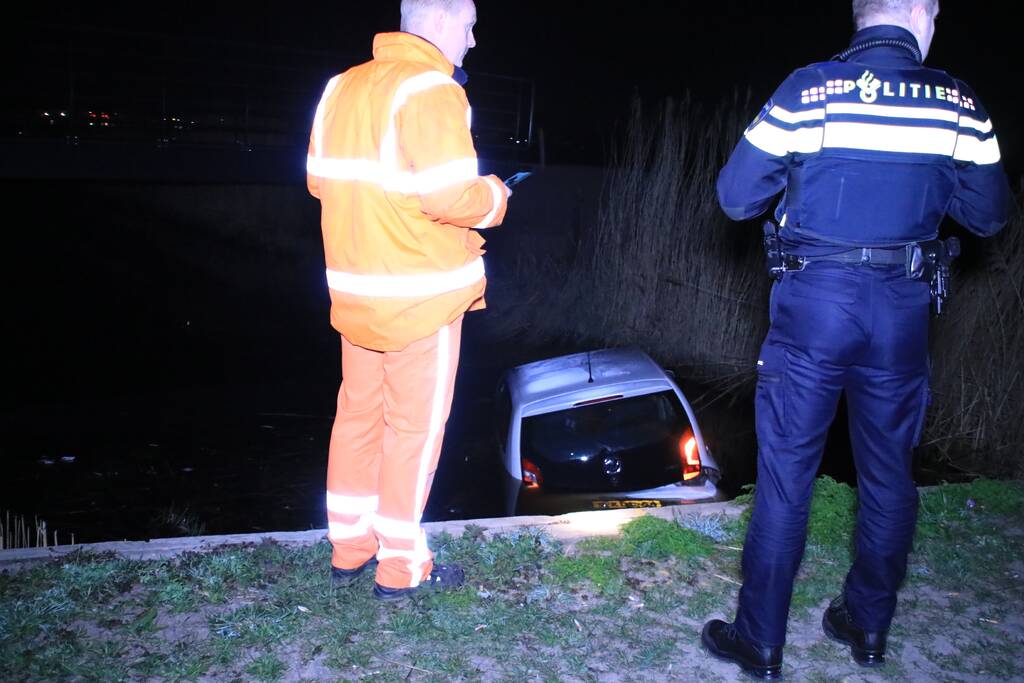 Auto te water geraakt