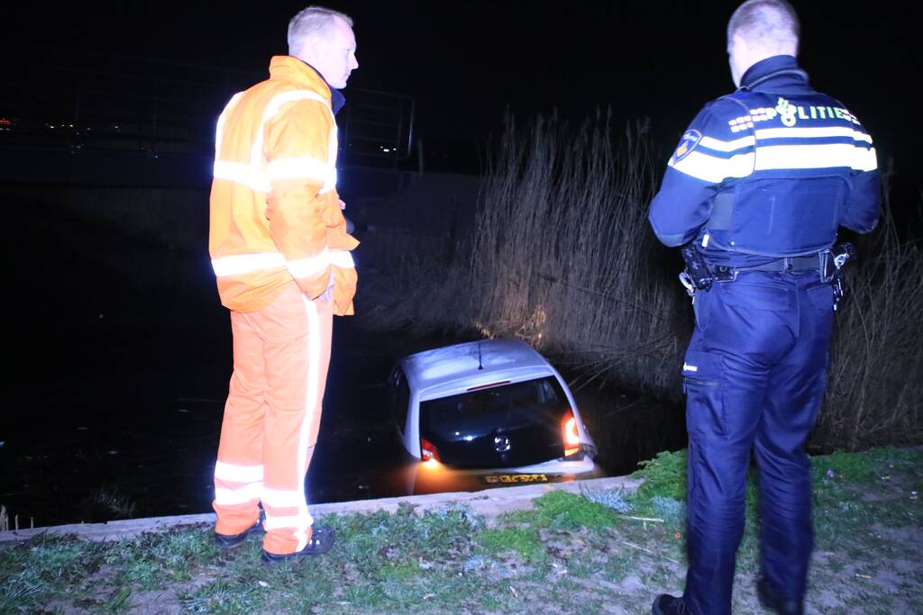 Auto te water geraakt