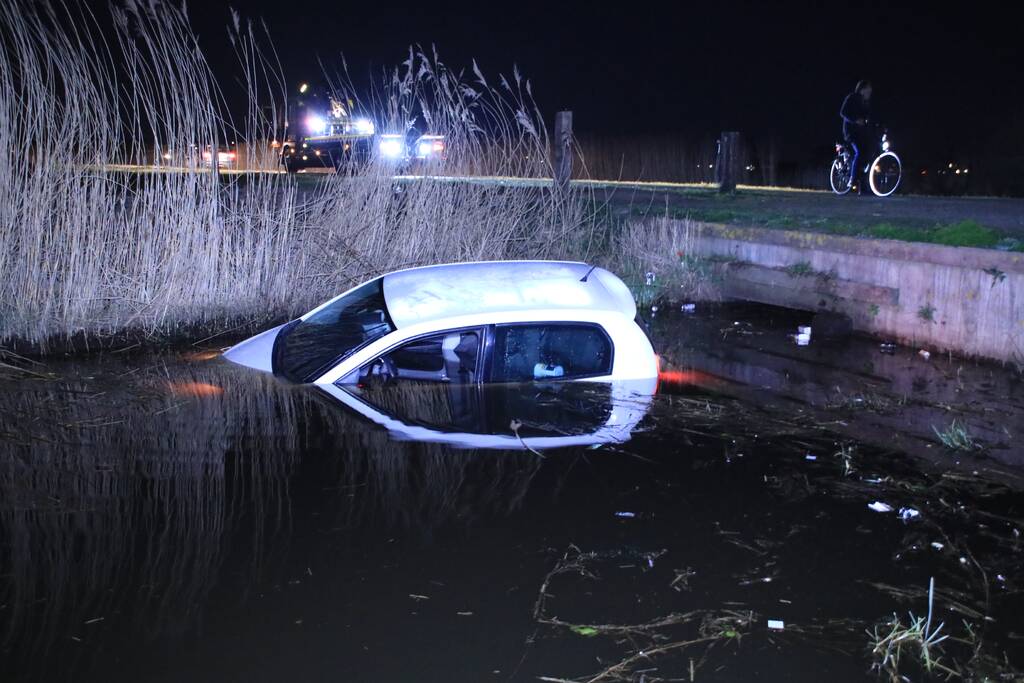 Auto te water geraakt