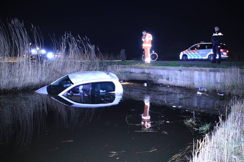 Auto te water geraakt