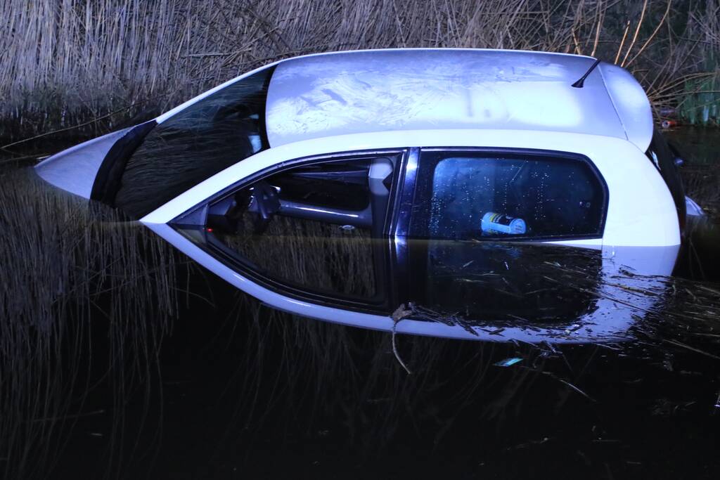 Auto te water geraakt