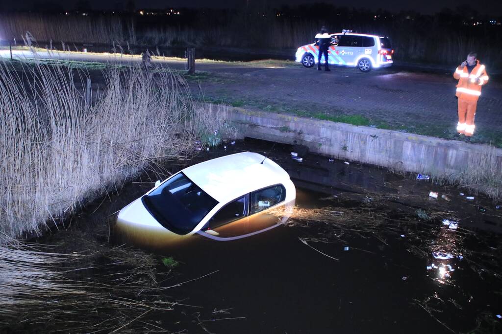 Auto te water geraakt