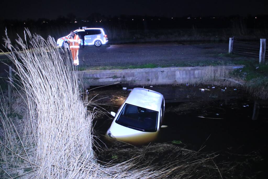 Auto te water geraakt