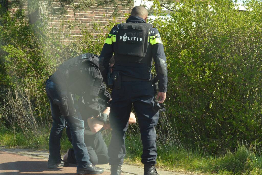 Politie valt woning binnen na vermoeden van drugslab