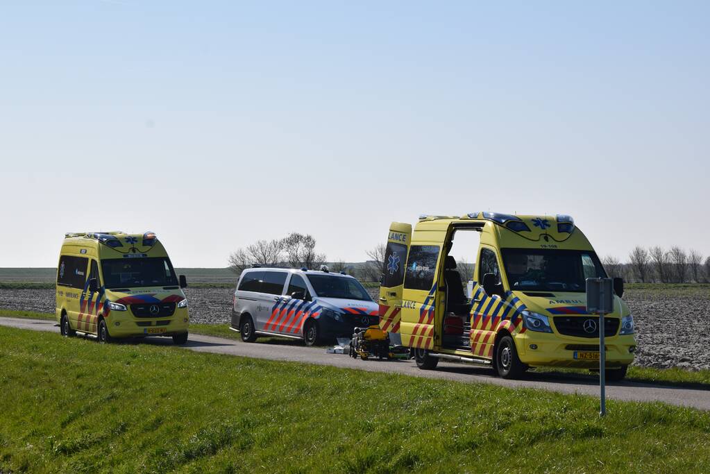 Traumahelikopter landt voor zwaargewonde fietser