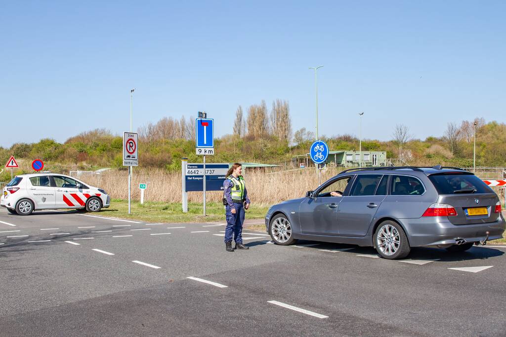 Landtong Rozenburg afgesloten door massale toestroom dagtoeristen