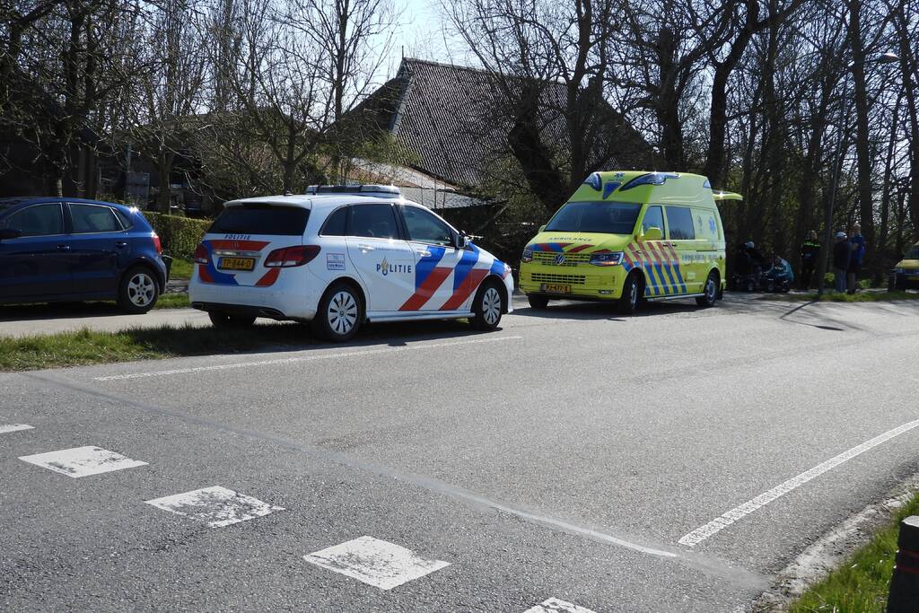 Bestuurder scootmobiel slaat over de kop