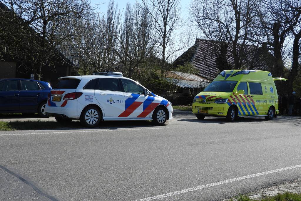 Bestuurder scootmobiel slaat over de kop