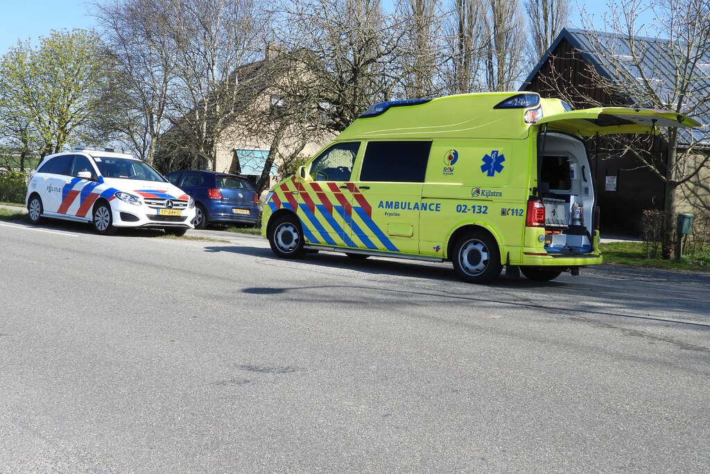 Bestuurder scootmobiel slaat over de kop