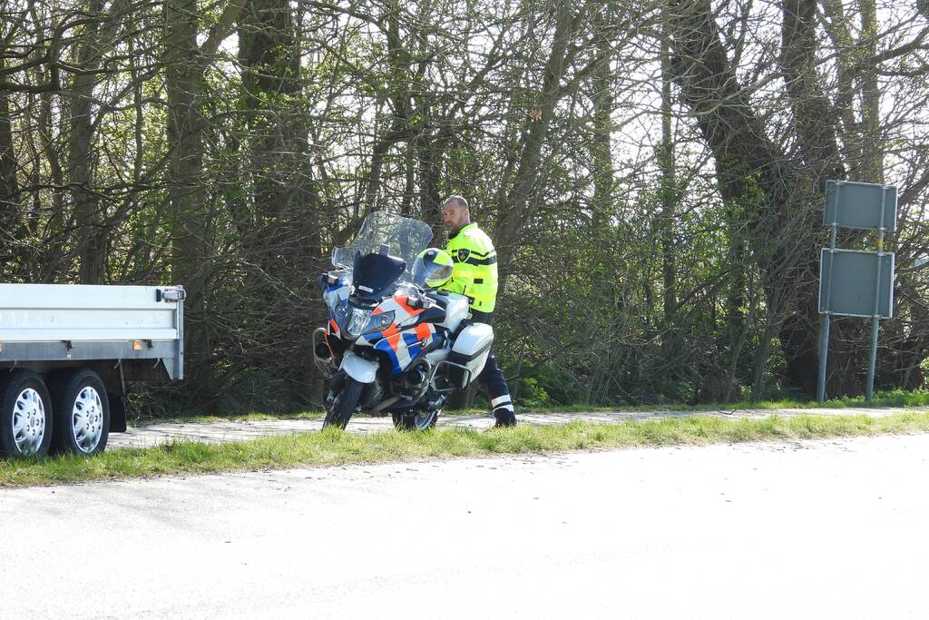 Bestuurder scootmobiel slaat over de kop