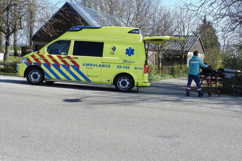 Bestuurder scootmobiel slaat over de kop