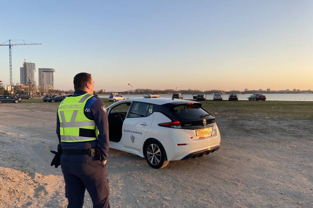 Strandboulevard Nesselande druk met bezoekers