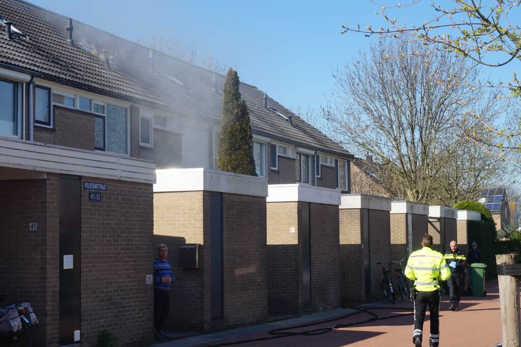 Man in boeien geslagen bij woningbrand