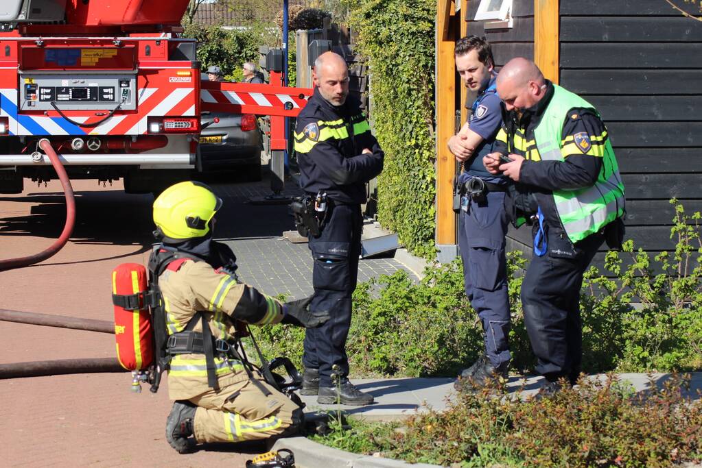 Man in boeien geslagen bij woningbrand