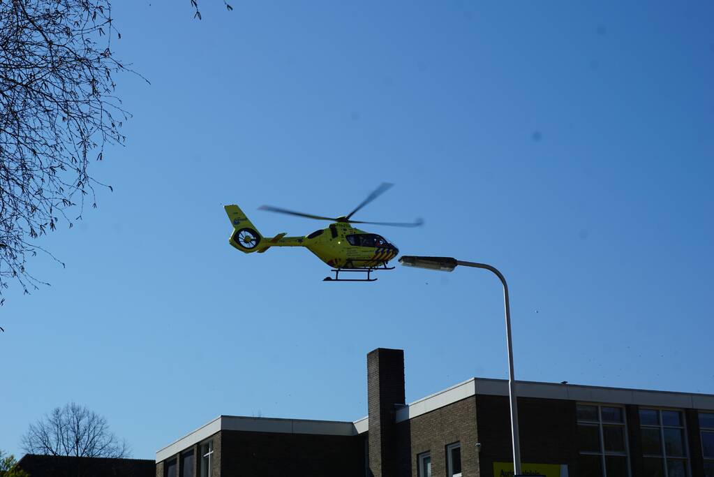 Traumahelikopter landt voor incident in bovenwoning