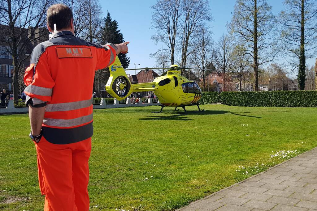 Traumahelikopter landt voor incident in bovenwoning