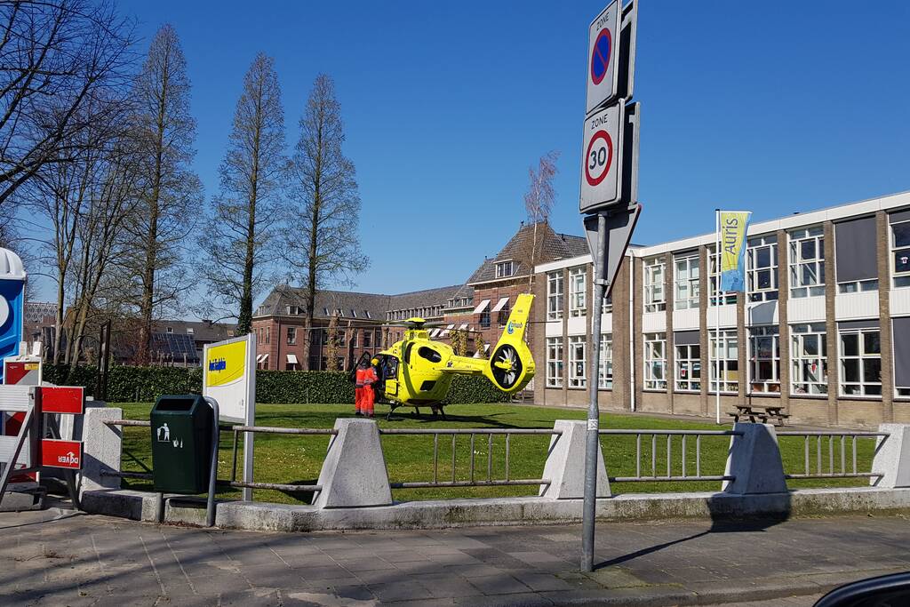 Traumahelikopter landt voor incident in bovenwoning