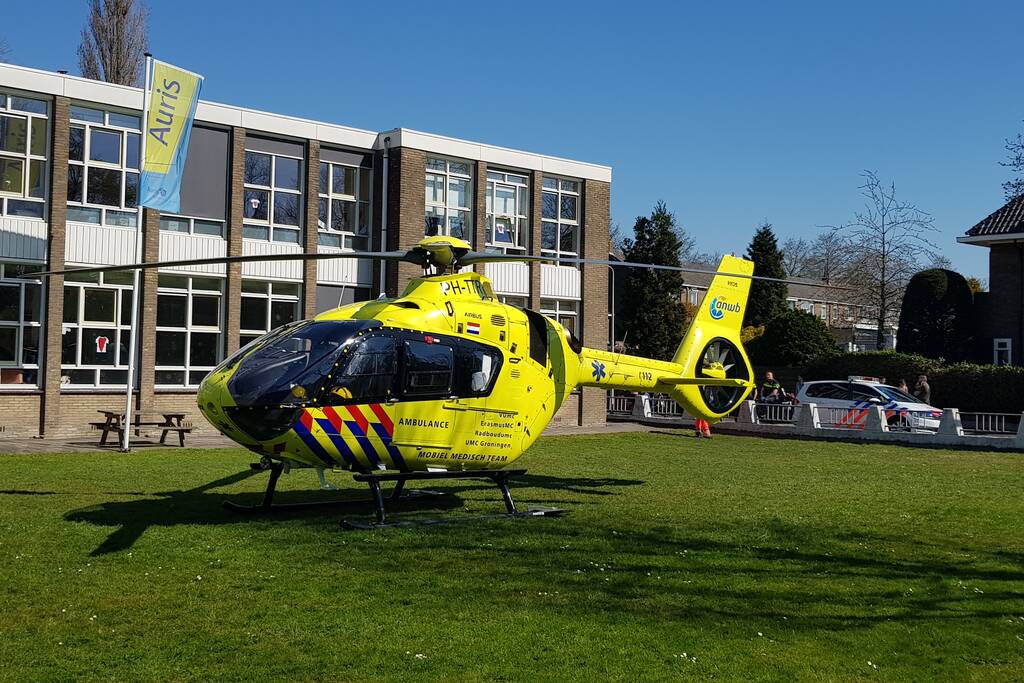 Traumahelikopter landt voor incident in bovenwoning