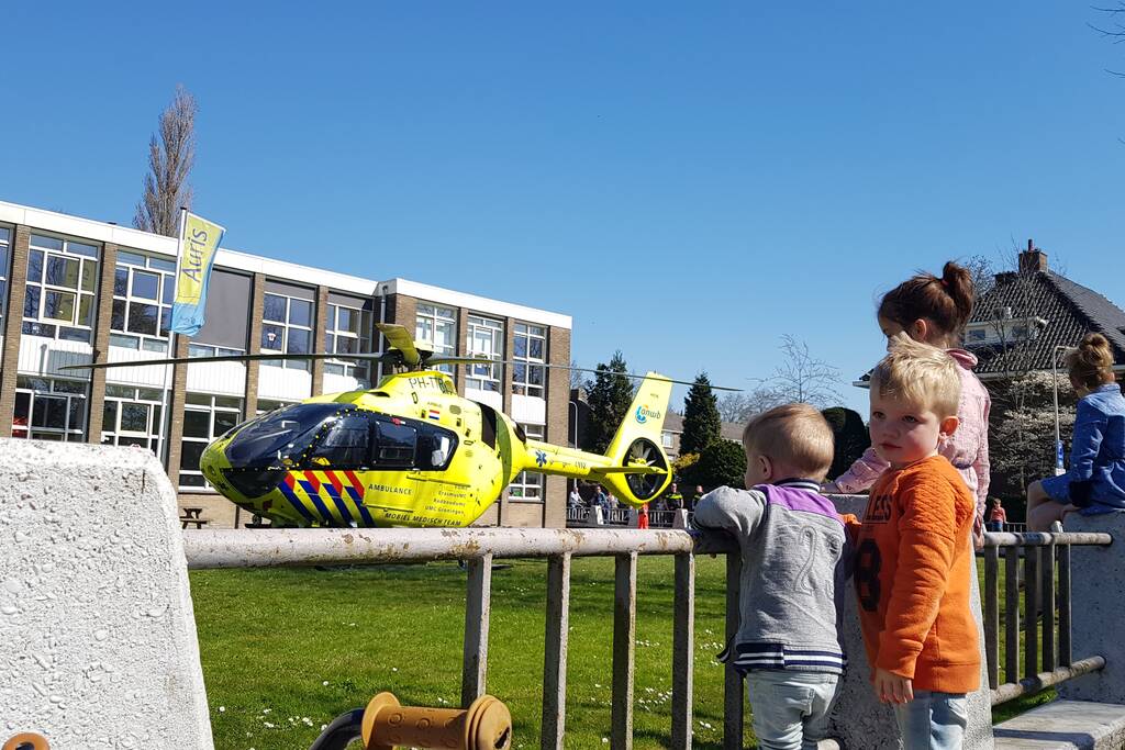 Traumahelikopter landt voor incident in bovenwoning