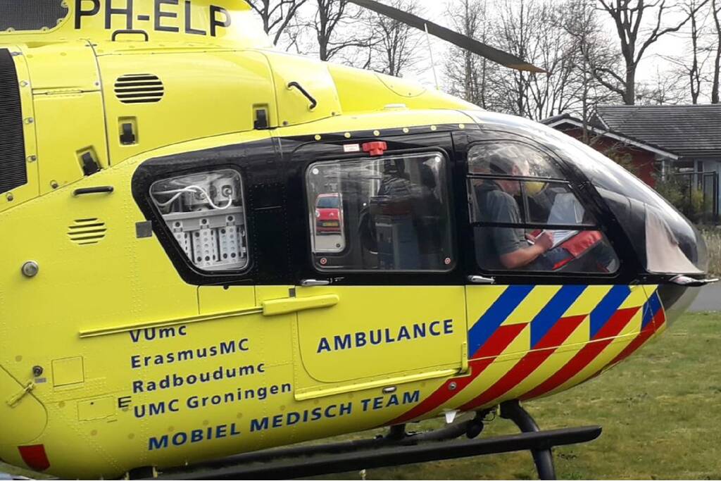 Racefietser aangereden door personenauto