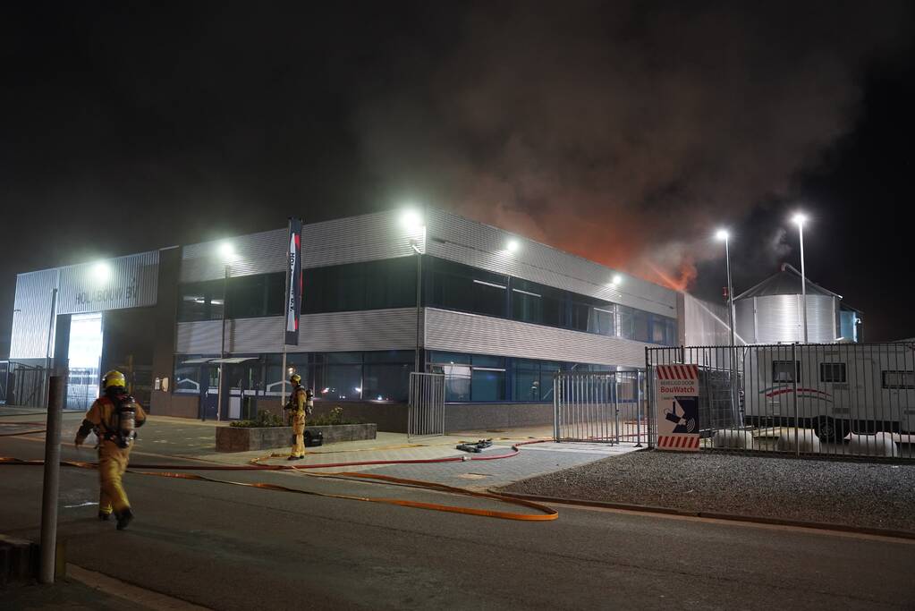 Zeer grote brand in bedrijfspand Holabouw BV