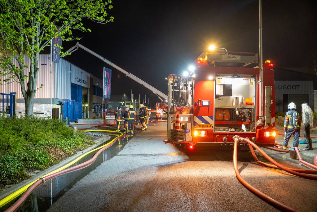 Zeer grote brand in bedrijfspand Holabouw BV