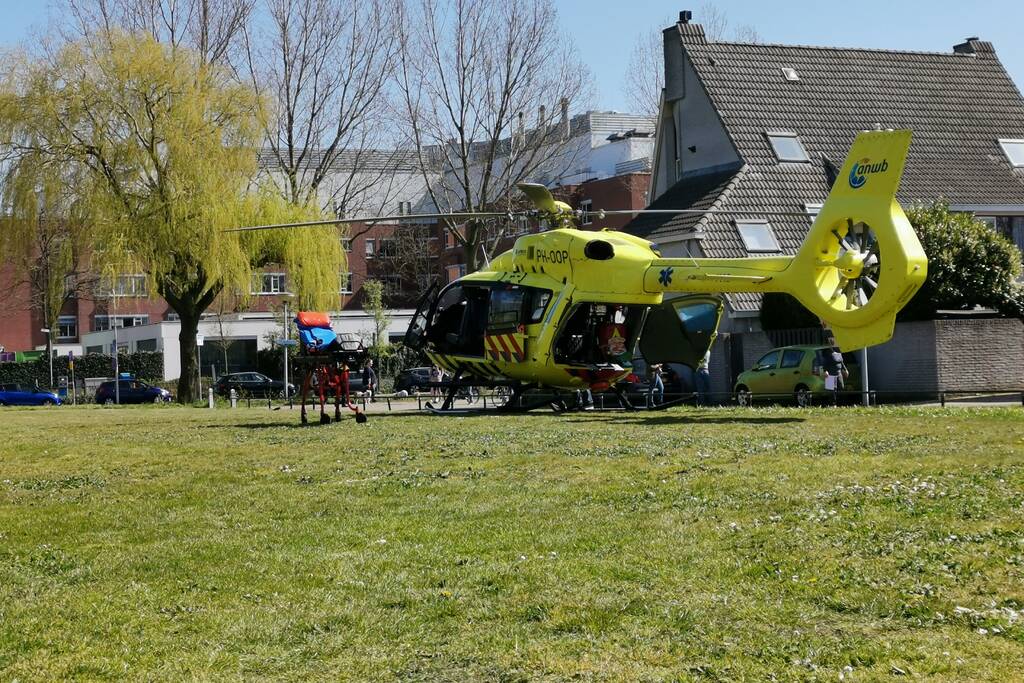 Coronahelikopter geland bij ziekenhuis Gelderse Vallei
