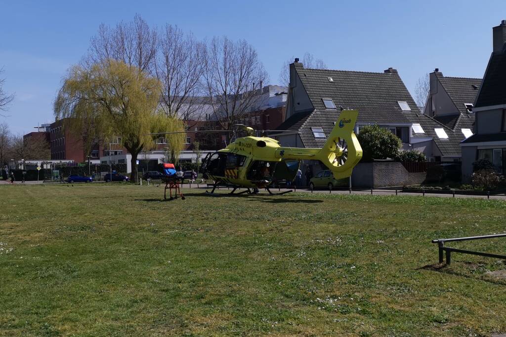Coronahelikopter geland bij ziekenhuis Gelderse Vallei