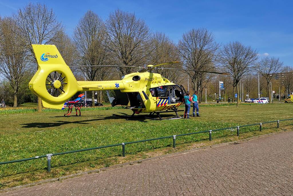 Coronahelikopter geland bij ziekenhuis Gelderse Vallei