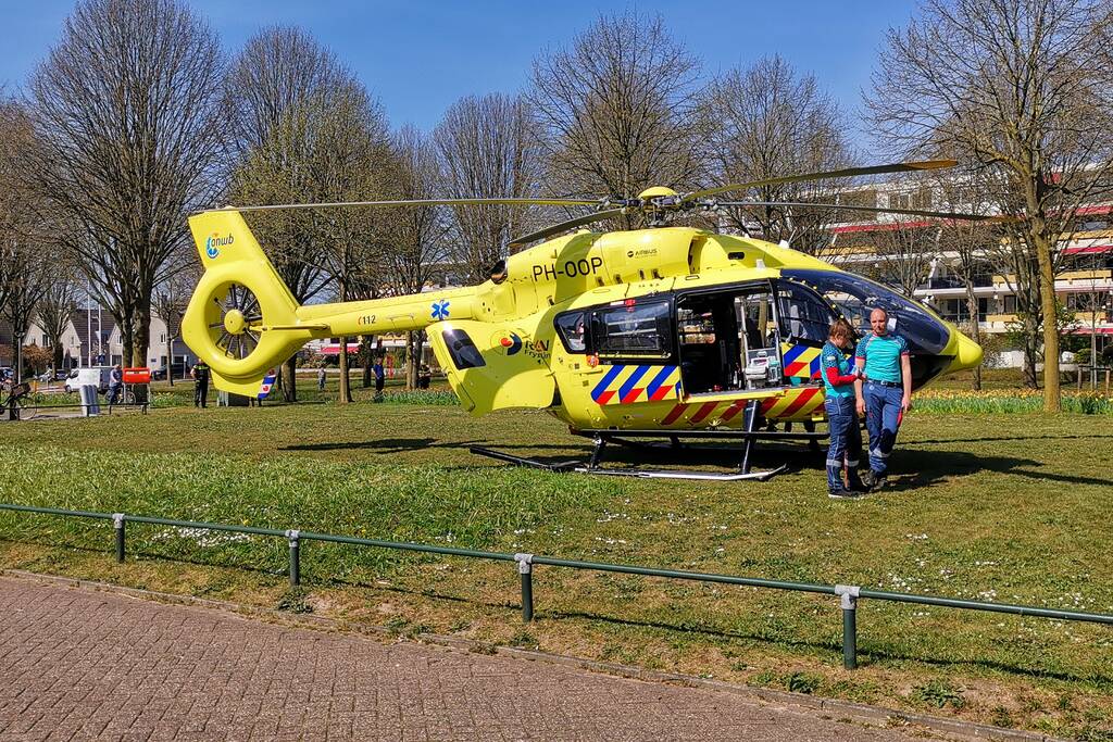 Coronahelikopter geland bij ziekenhuis Gelderse Vallei