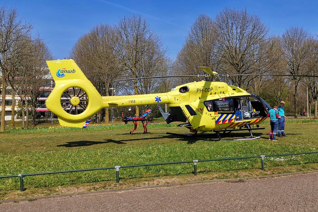 Coronahelikopter geland bij ziekenhuis Gelderse Vallei