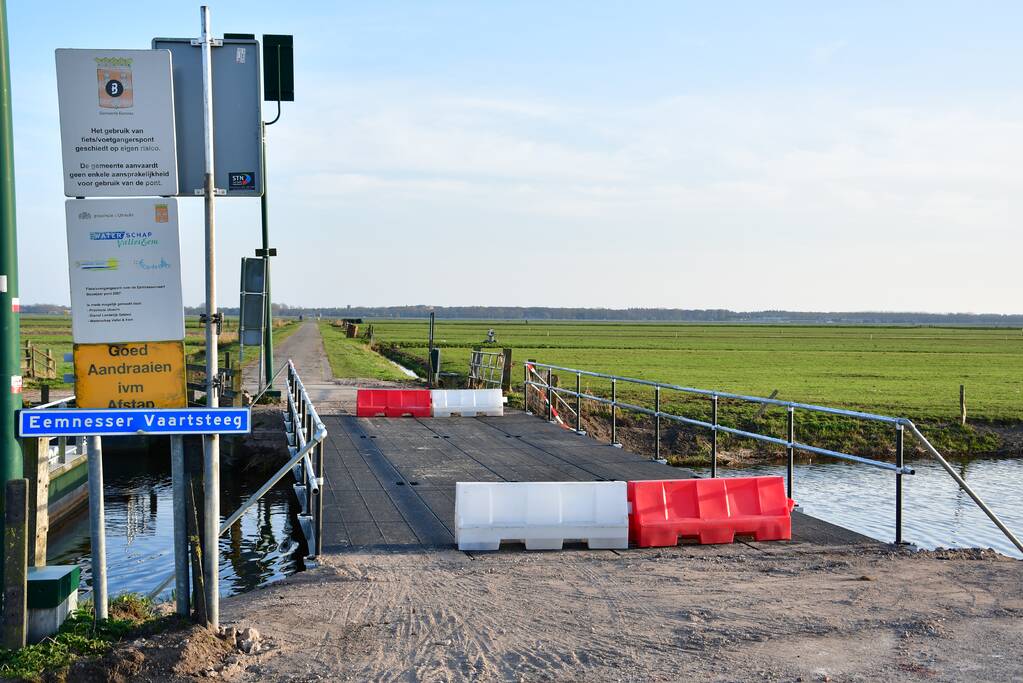 Speciale brug voor landbouwverkeer aangelegd in polder