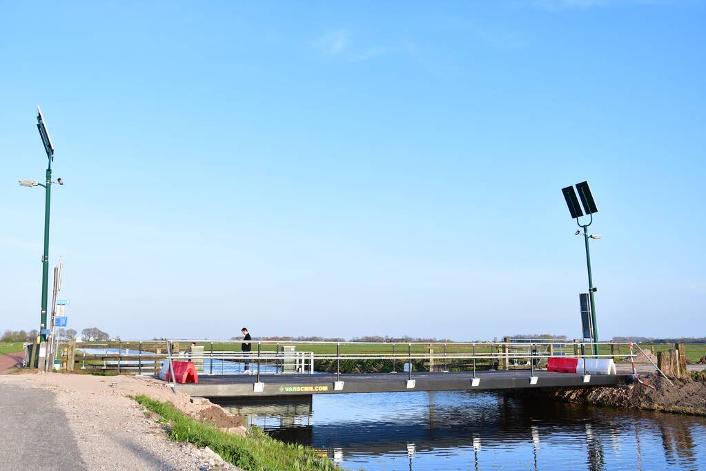 Speciale brug voor landbouwverkeer aangelegd in polder