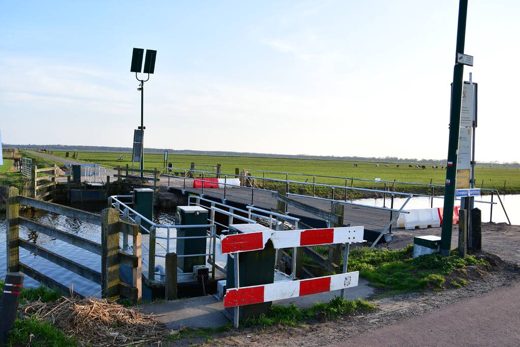 Speciale brug voor landbouwverkeer aangelegd in polder