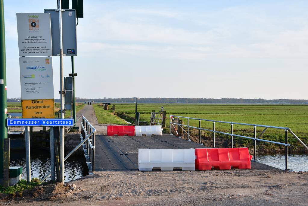 Speciale brug voor landbouwverkeer aangelegd in polder