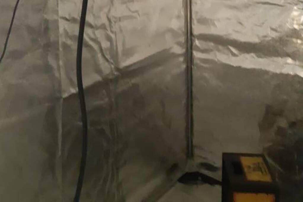 Politie doet inval in woning