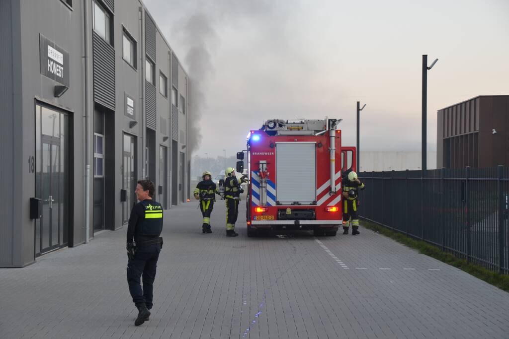 Uitslaande brand in bedrijfspand