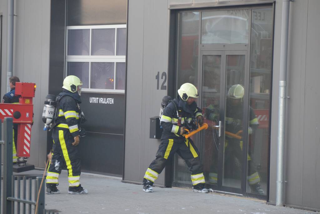 Uitslaande brand in bedrijfspand