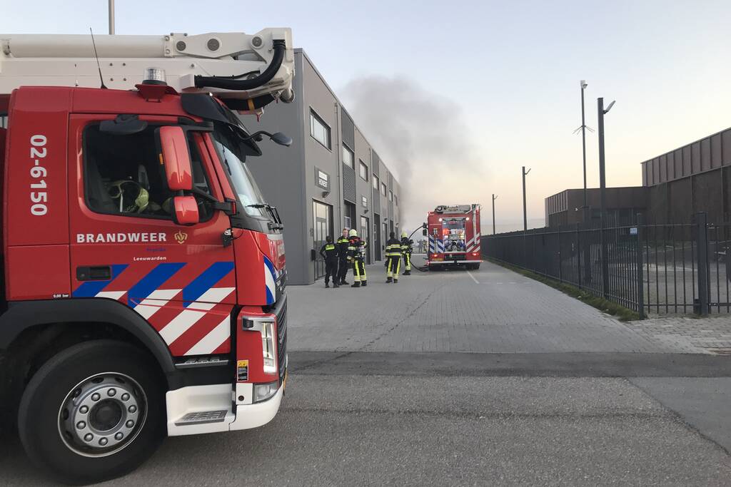 Uitslaande brand in bedrijfspand
