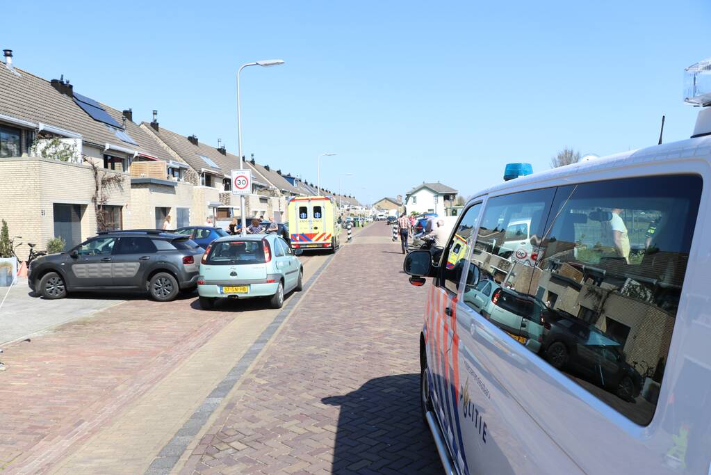 Voertuig rijdt het water in