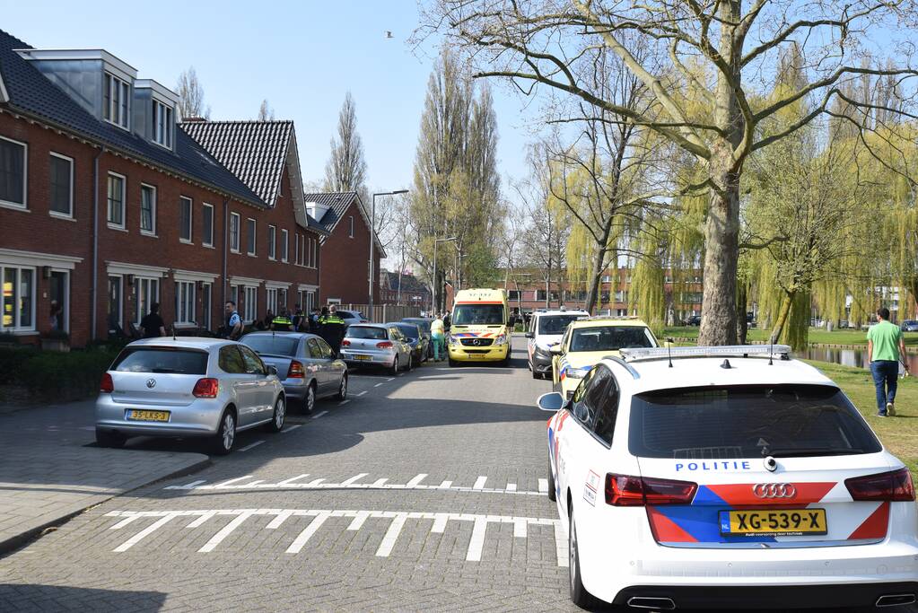 Klein kind krijgt heet water over zich heen, raakt ernstig gewond