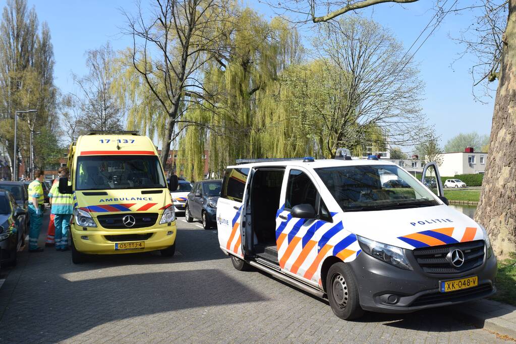 Klein kind krijgt heet water over zich heen, raakt ernstig gewond