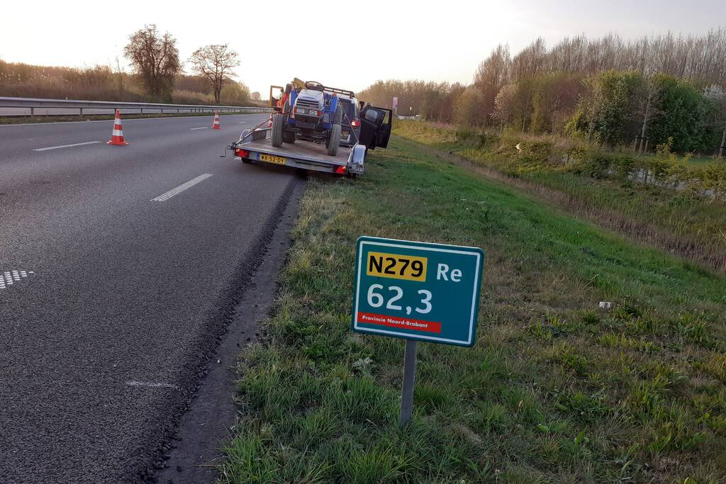 Wiel aanhangwagen vliegt in brand