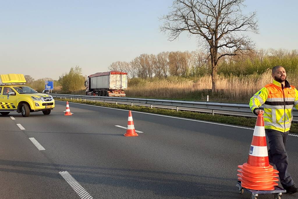 Wiel aanhangwagen vliegt in brand